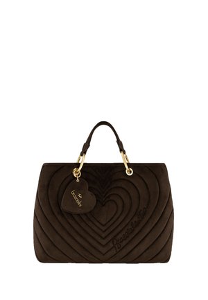 Borsa marrone scuro con motivo trapuntato a forma di cuore, ferrature dorate, doppi manici e targhetta a forma di cuore con testo del marchio.