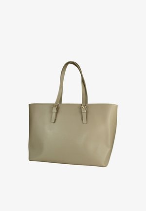 Beige totebag gemaakt van synthetisch materiaal, met twee lange hengsels en hardware in zilverkleur. Soepele textuur en gestructureerde rechthoekige vorm.