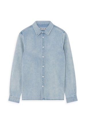 Vaaleansininen farkkupaita napituksella edessä, terävä kaulus, pitkät hihat ja hieman rento istuvuus. Sisältää valkoiset napit ja minimaalista tekstuuria.