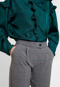ONLY Pantalon classique - mottled grey