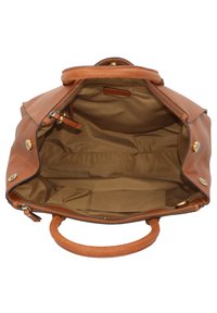 Bruine leren handtas met ritssluiting, gestructureerd oppervlak en ronde handgrepen. Het interieur heeft een beige voering en meerdere vakken voor organisatie.