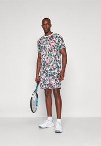 Fila SHORTS LEO - Sportiniai šortai - graffitti gringe