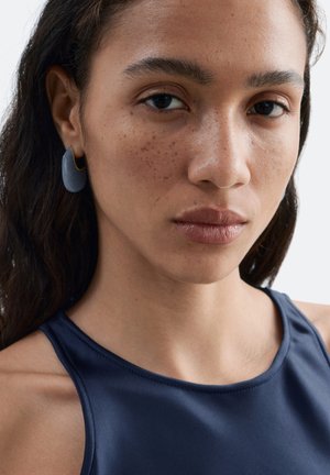 & OTHER STORIES, & OTHER STORIES HALF-HOOP EARRINGS - Orecchini - gold-coloured