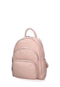 Zaino in pelle rosa chiaro con numerosi compartimenti con cerniera, forma arrotondata, superficie strutturata e manico superiore per il trasporto.