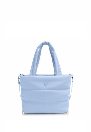 Bolso tote acolchado de color azul claro con dos asas y una correa de hombro desmontable, con un pequeño logo centrado en la parte delantera.