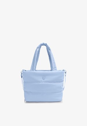 Sac cabas matelassé bleu clair avec deux poignées et une bandoulière amovible, avec un petit logo centré sur le devant.