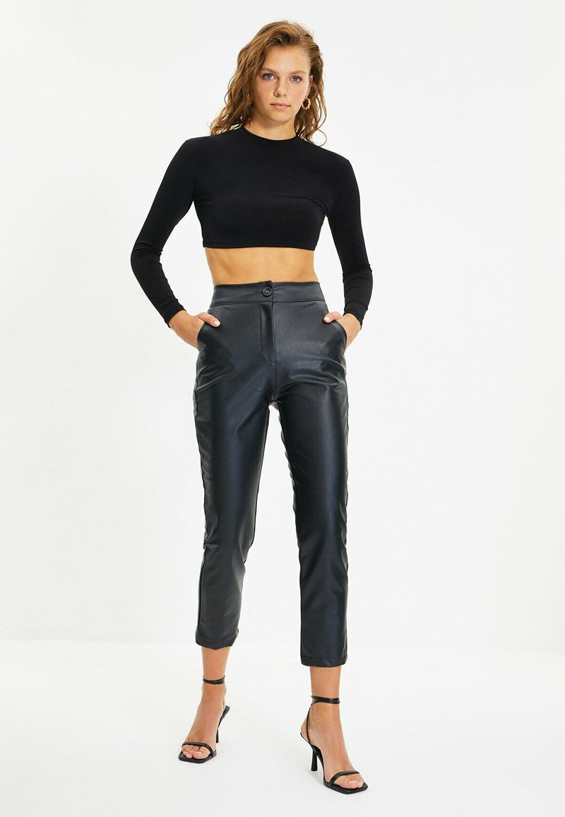 Trendyol Broek zwart