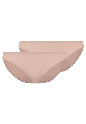 Zwei Paare hellbeige Damen-Bikini-Unterwäsche mit glattem Stoff und schlichtem Design vor weißem Hintergrund.