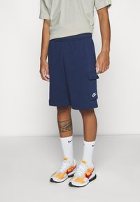Nike Sportswear CLUB CARGO - Calças de fato de treino - blau