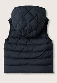 Vadderad marinblå väst med huva, som har horisontell söm och en slät textur, designad för värme och lager-på-lager-styling.