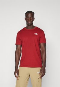 The North Face M SS BOX NSE TEE - T-shirts print - iron red