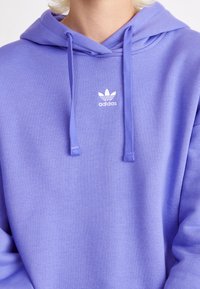 adidas Originals HOODIE - Športni pulover - semi blue