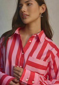 Next REGULAR FIT  - LONG SLEEVE - Bluza s gumbima - red pink stripe