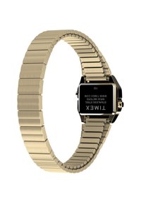 Orologio in acciaio inossidabile color oro con quadrante rettangolare, bracciale a maglie e retro nero che mostra le informazioni sul marchio e sul modello.