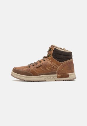 High-top trainers - brown