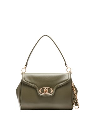 Borsa a mano in pelle verde oliva con una forma strutturata, manico superiore, hardware in tono oro e un accento decorativo a catena sul lato.