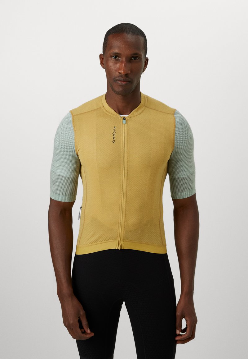 Maglia da ciclismo da uomo gialla con maniche in rete verde chiaro. Presenta una zip frontale, tessuto strutturato e design aderente per le prestazioni.