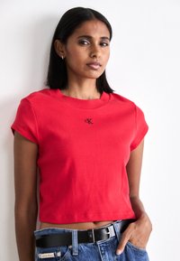 Calvin Klein Jeans CROPPED SLIM TEE - Základné tričko - candy apple