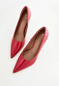 Next FOREVER COMFORT POINT TOE MID COURT  - Tacones - red