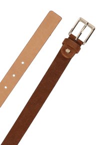 Brązowy zamszowy pasek z gładkim skórzanym paskiem. Ma srebrną metalową klamrę oraz pięć równomiernie rozmieszczonych otworów do regulacji.