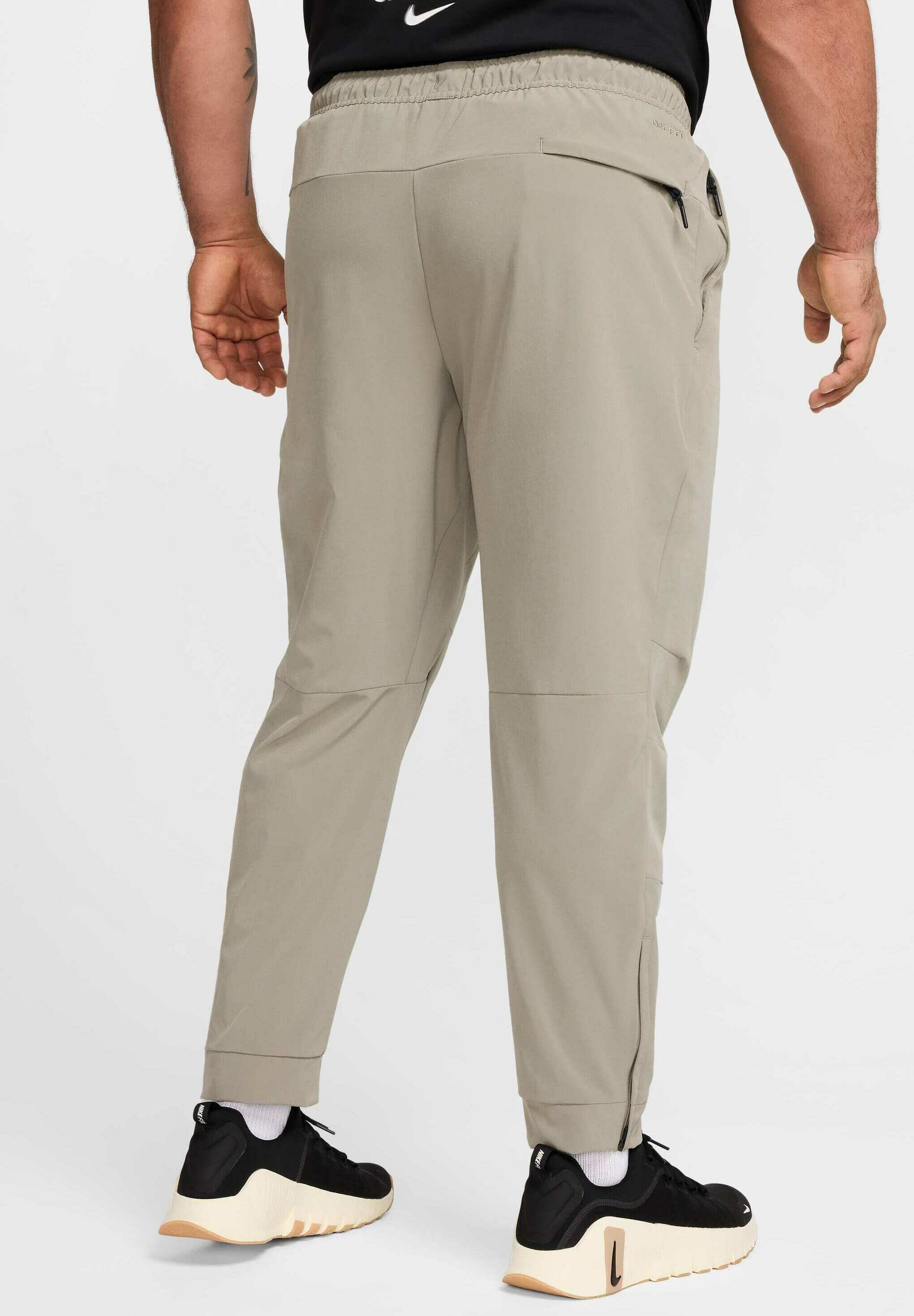 nike training flex vent max joggers in khaki