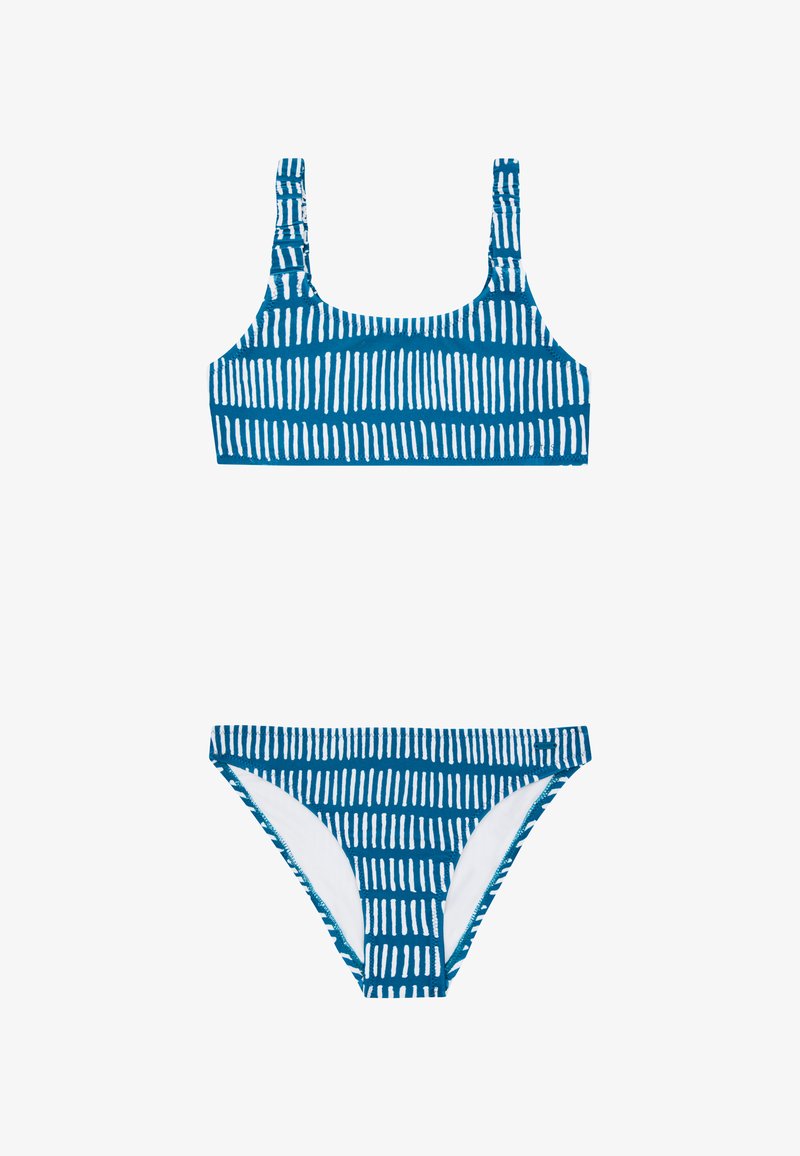 Dviejų dalių bikinas, turintis mėlyną pagrindą su baltais vertikaliais dryžiais. Viršus turi kvadratinį iškirpimą ir storas petnešas; apačia yra klasikinio kirpimo.