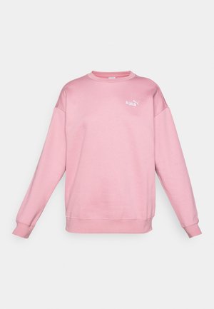 Lyserød sweatshirt lavet af blødt stof med rund hals og lange ærmer. Har et lille hvidt logo på brystet. Enkel design.