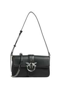 Borsa a tracolla in pelle nera con catena, caratterizzata da un motivo decorativo di uccello argentato e una chiusura a pattina con dettagli borchiati.