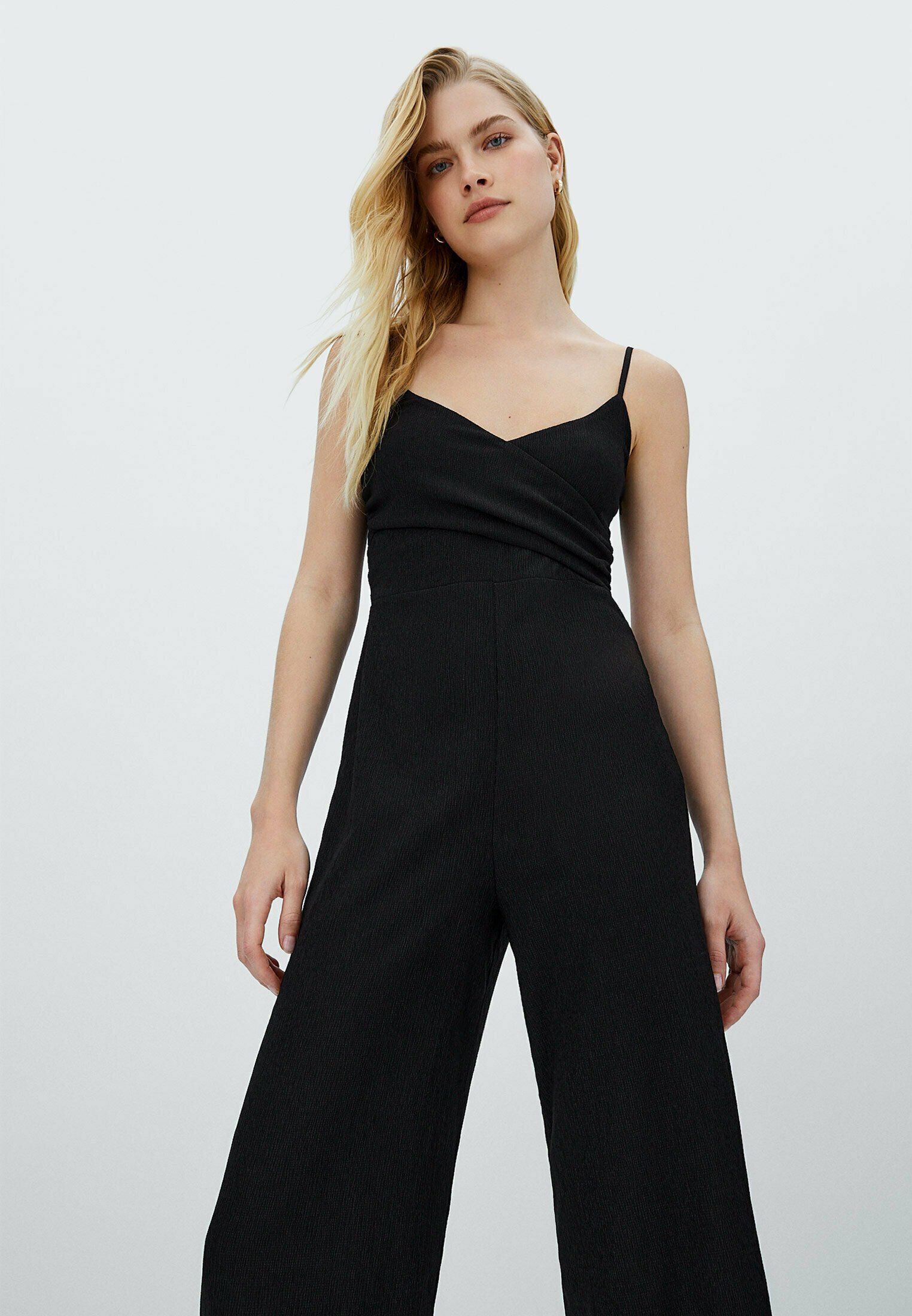 Stradivarius AUSSCHNITT IN WICKELOPTIK - Tuta jumpsuit - black/nero -  Zalando.it