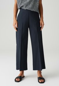 OPUS - HIGH RISE CROPPED WIDE FIT CARGO - Trousers - coal blue Thumbnail Image 1
