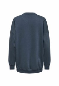 Felpa blu scuro con scollo rotondo, maniche lunghe e polsini a costine. Realizzata in tessuto morbido, presenta un design semplice e privo di decorazioni.