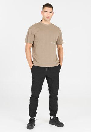 JAYSONI - Træningsbukser - black