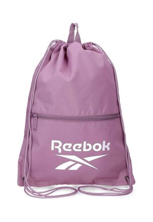 Mochila con cordón lavanda con bolsillo frontal con cremallera y logotipo blanco de Reebok centrado debajo del bolsillo.