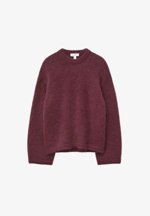 Bordeaux farbener, flauschiger Strickpullover mit Rundhalsausschnitt, langen Ärmeln und lockerer Passform. Die Textur wirkt weich und leicht, ideal zum Layering.