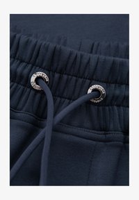 Unausgewählt, dark blue