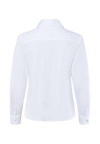 Langärmliges weißes Hemd mit Kragen und glatter Textur, ausgestattet mit einem Rückenpasse und knöpfbaren Manschetten für eine verstellbare Passform.