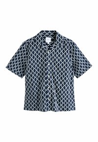 Cămașă cu mânecă scurtă din țesătură bleumarin, având un model geometric alb, închidere cu nasturi și un design lejer cu un coler standard.