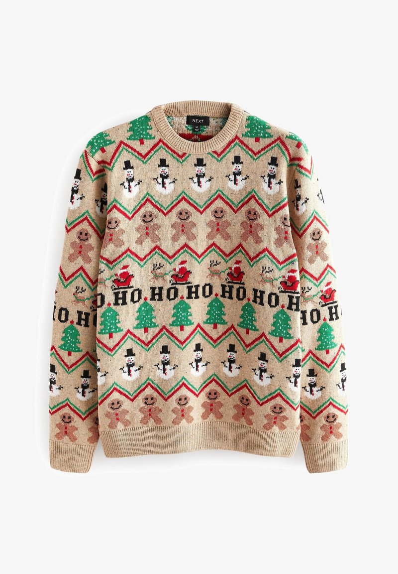 Beige gestrickter Pullover mit festlichen Mustern von Schneemännern, Lebkuchenmännern, Weihnachtsbäumen und dem Text "HO HO HO" in leuchtenden Farben.