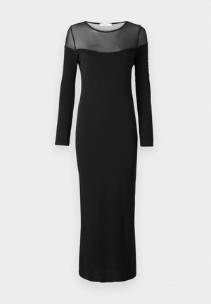 Svart långärmad klänning med en figursydd silhuett, som har en genomskinlig mesh-krage och ärmar, slät textur och längd till anklarna.