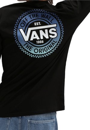 Schwarzes Langarmshirt mit einem großen, runden Vans-Logo in Blau und Weiß auf der Rückseite, umgeben von einem karierten Rand.