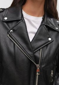 Mango Giacca in similpelle - black