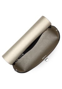 Borsa a pochette beige con texture, chiusura a zip nera e fodera interna liscia. Presenta un dettaglio in metallo argento.