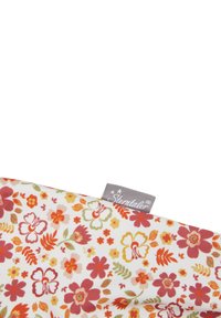Blumenstoff mit weißem Hintergrund, der mehrfarbige Blumen in Rot, Pink, Gelb und Grün zeigt; beinhaltet ein graues Etikett.