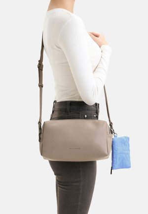 FREDsBRUDER, FREDSBRUDER BAGS COLOR KISS BOXY CROSSBAG - Borsa a tracolla - taupe