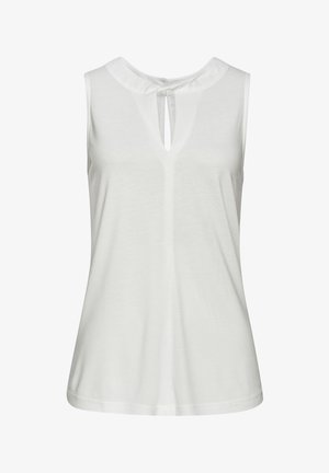 Valge ilma varrukateta topp, millel on ümmargune kaelus ja avaga seljaosas, valmistatud pehmest kangast, millel on sile tekstuur.