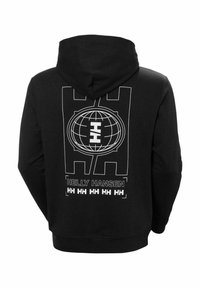 Czarna bluza z kapturem z dużą białą grafiką na plecach, przedstawiającą globus i napis "Helly Hansen", wykonana z miękkiej, teksturowanej tkaniny.
