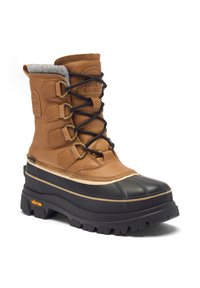 Ruskeat nahka talvikengät mustalla kumipohjalla, nauhaverkko, pehmustettu kaulus ja Vibram-pohja pitävän otteen saavuttamiseksi. Huomiota herättävä logo sivussa.