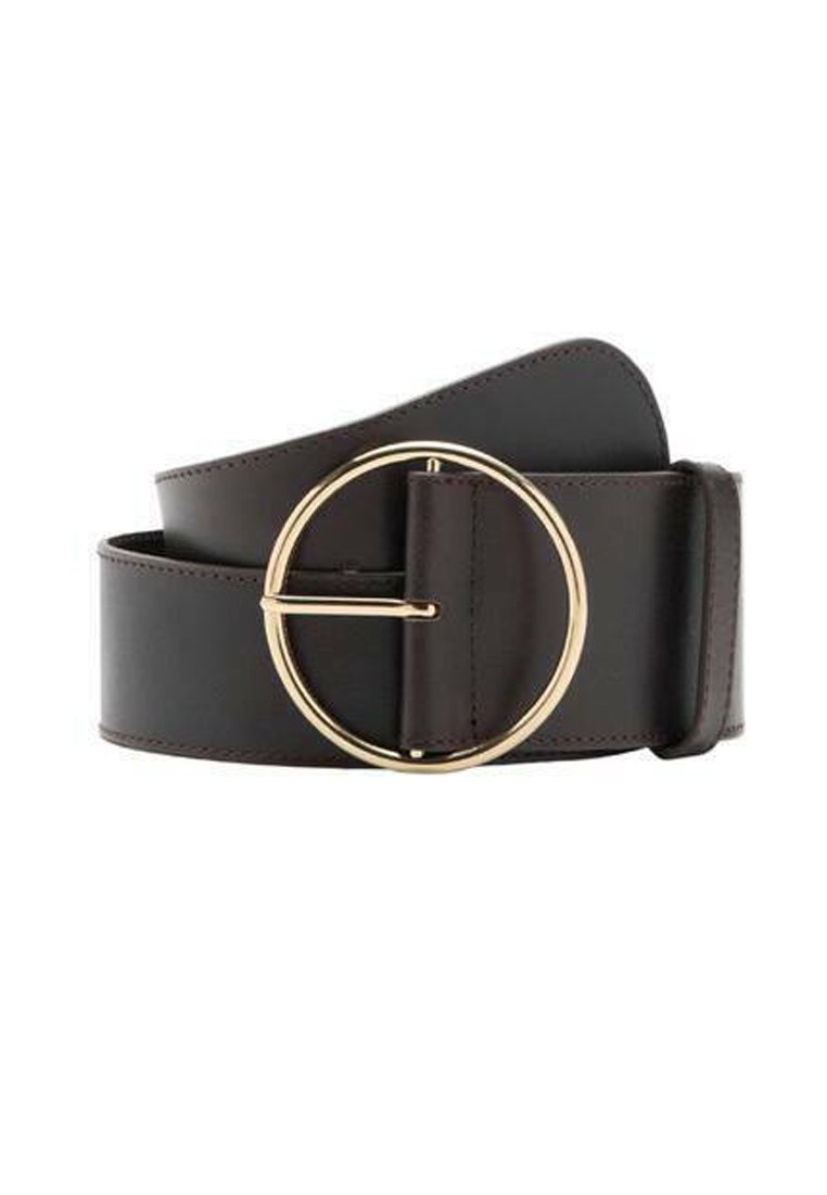 Cinturón de cuero marrón con una correa ancha y una hebilla circular grande de color dorado. Textura lisa, diseño limpio, sin patrones ni adornos visibles.