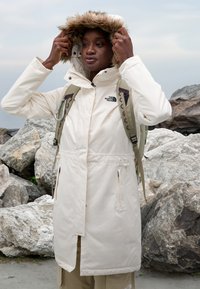 The North Face ZANECK PARKA - Párka - white dune