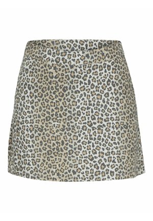 Suknja s leopard uzorkom s uskim pojasom, s mješavinom bež, crnih i sivih mrlja na svijetloj pozadini, glatkog tekstura tkanine.